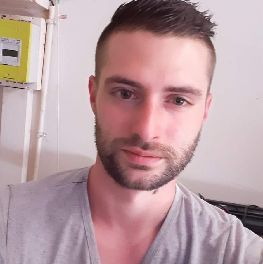 Tanael - Cruising gay à Comines-Warneton Profil de Tanael, 39 ans, Cruising gay à Comines-Warneton (Hainaut)