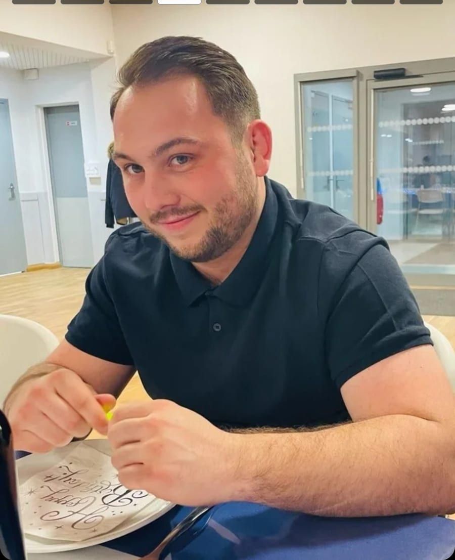 Profil de Niccolo, 41 ans, Cruising gay à Sainte-Ode (Luxembourg)