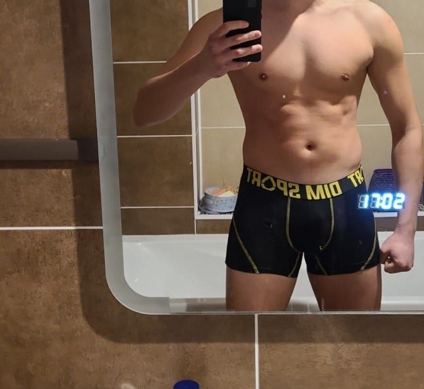Profil de Chamsdine, 27 ans, Cruising gay à La Hulpe (Brabant wallon)