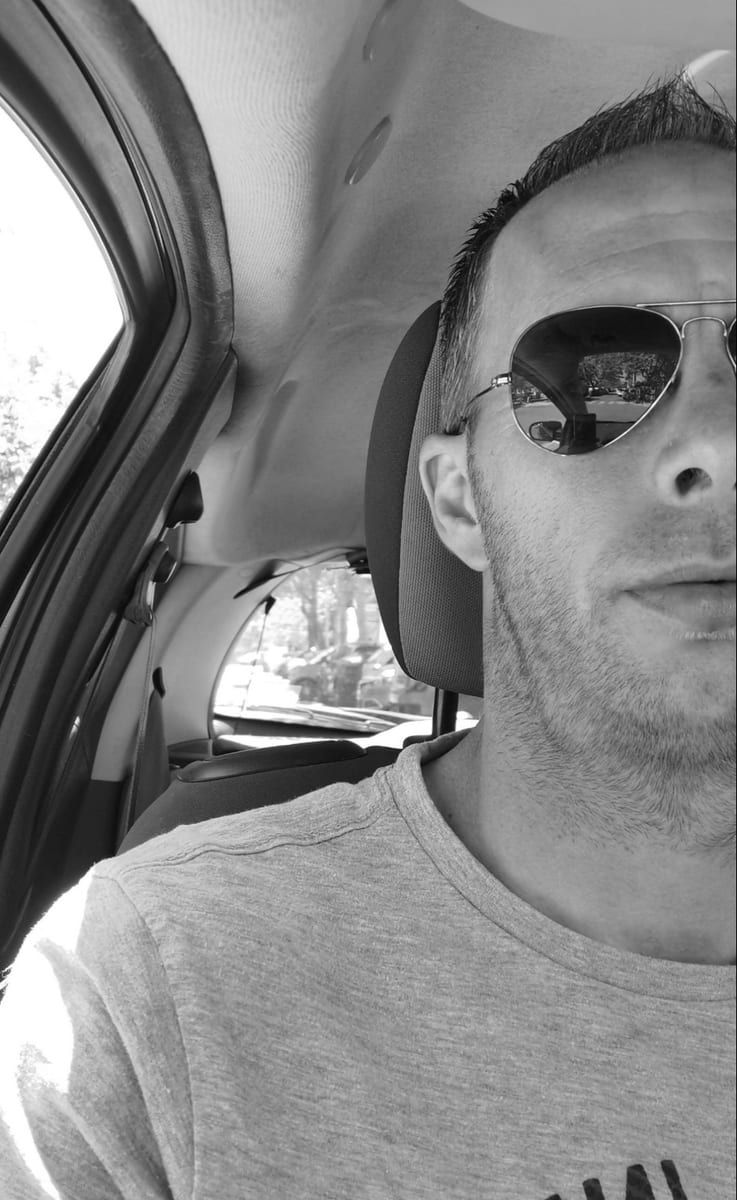 Chneor - Cruising gay à Woluwe-Saint-Pierre Profil de Chneor, 39 ans, Cruising gay à Woluwe-Saint-Pierre (Bruxelles-Capitale)