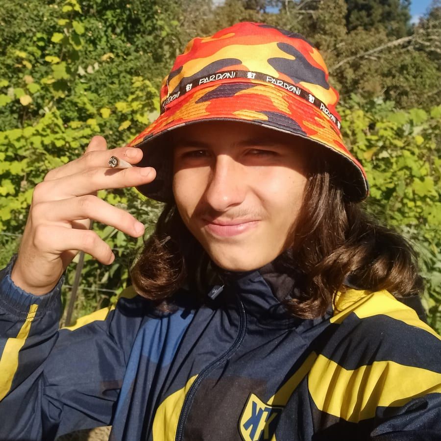 Profil de Mounsef, 26 ans, Cruising gay à Herbeumont (Luxembourg)
