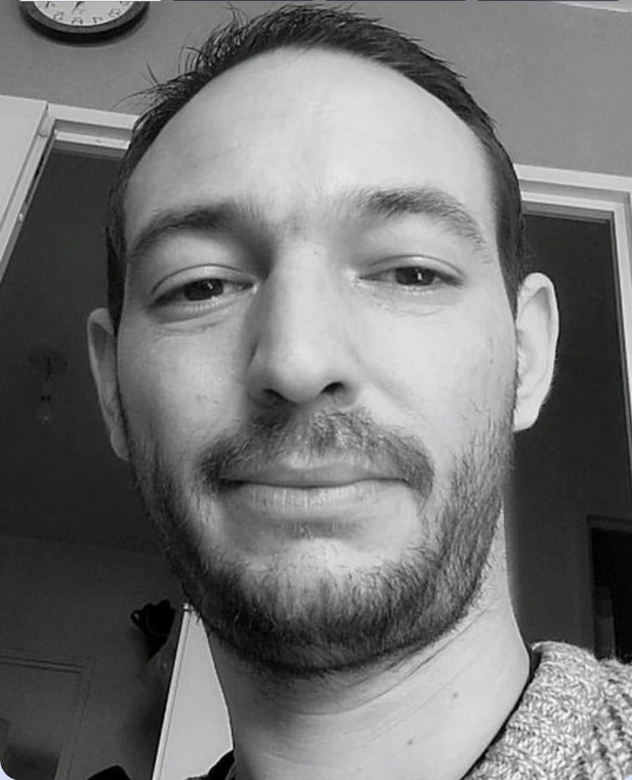 Edouardo - Cruising gay à Rixensart Profil de Edouardo, 39 ans, Cruising gay à Rixensart (Brabant wallon)