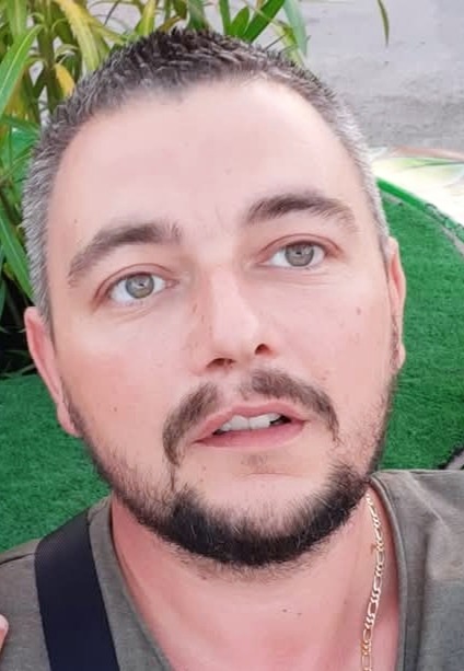 Henrio - Cruising gay à Tintigny Profil de Henrio, 32 ans, Cruising gay à Tintigny (Luxembourg)