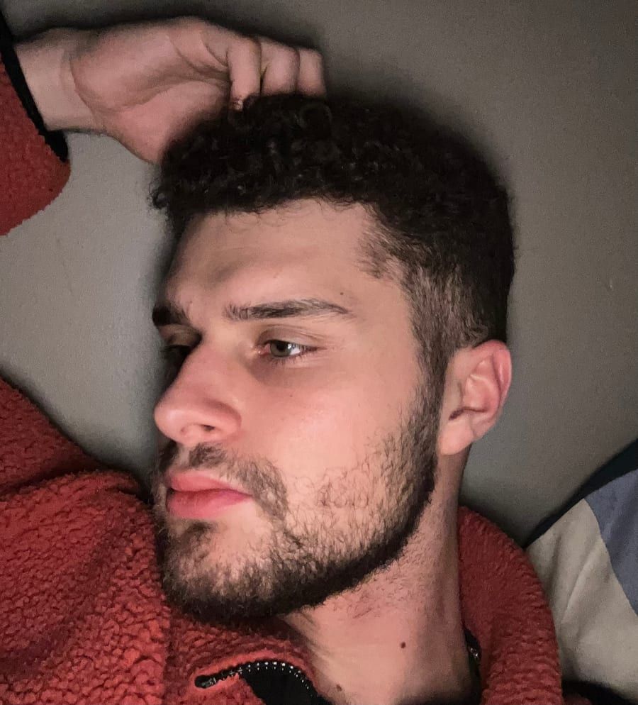 Salimou - Cruising gay à Burdinne Profil de Salimou, 24 ans, Cruising gay à Burdinne (Liège)