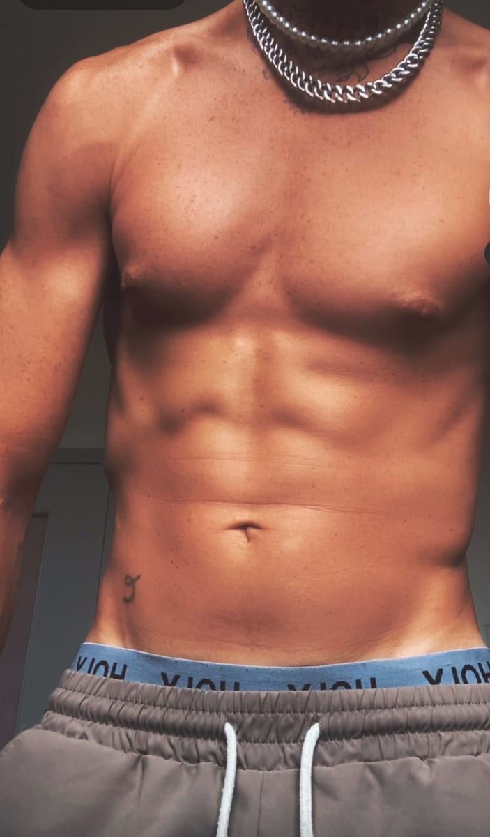 Profil de Ouari, 22 ans, Cruising gay à Péruwelz (Hainaut)