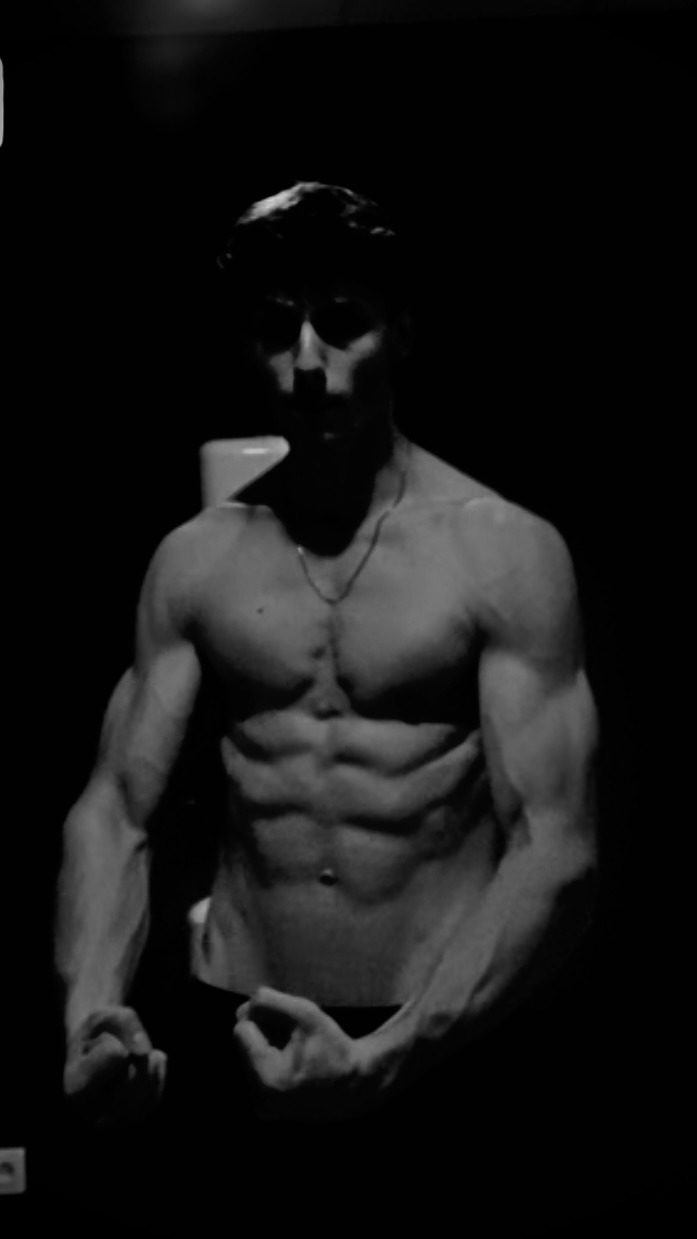 Liroy - Cruising gay à Anderlues Profil de Liroy, 27 ans, Cruising gay à Anderlues (Hainaut)