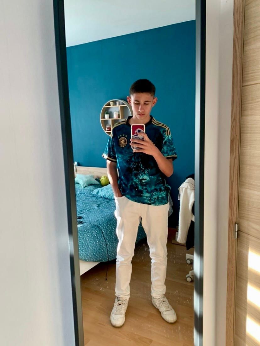 Profil de Loric, 27 ans, Cruising gay à Erquelinnes (Hainaut)
