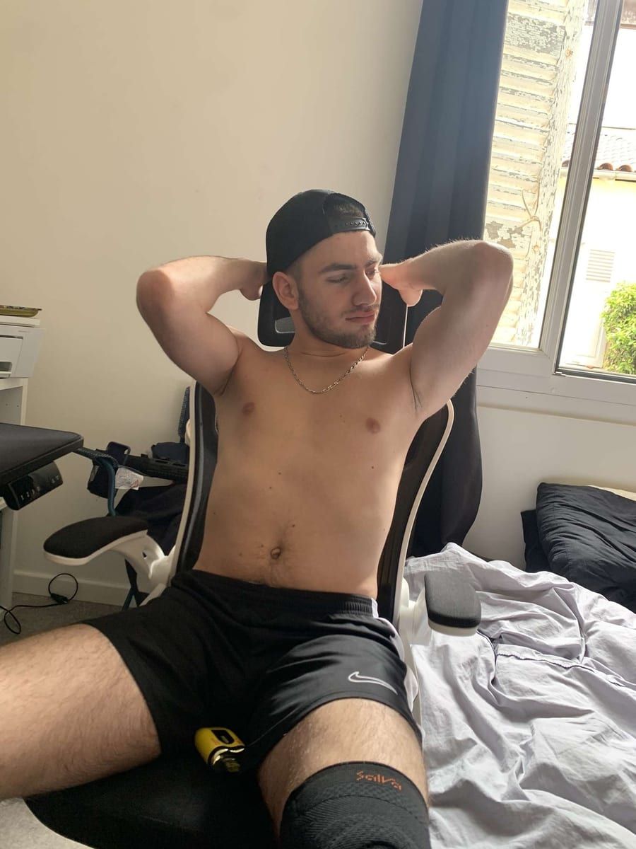 Cidjy - Cruising gay à Fernelmont Profil de Cidjy, 34 ans, Cruising gay à Fernelmont (Namur)