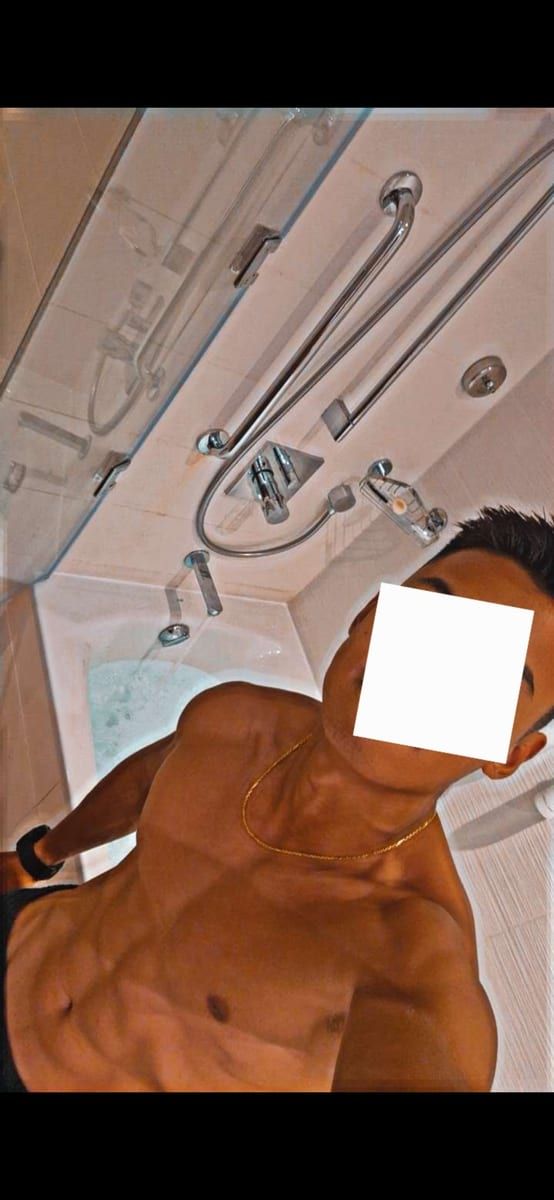 Sullyvann - Cruising gay à Fernelmont Profil de Sullyvann, 45 ans, Cruising gay à Fernelmont (Namur)
