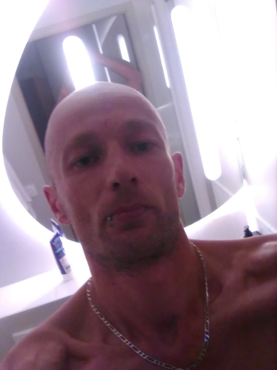 Halan - Cruising gay à Attert Profil de Halan, 28 ans, Cruising gay à Attert (Luxembourg)