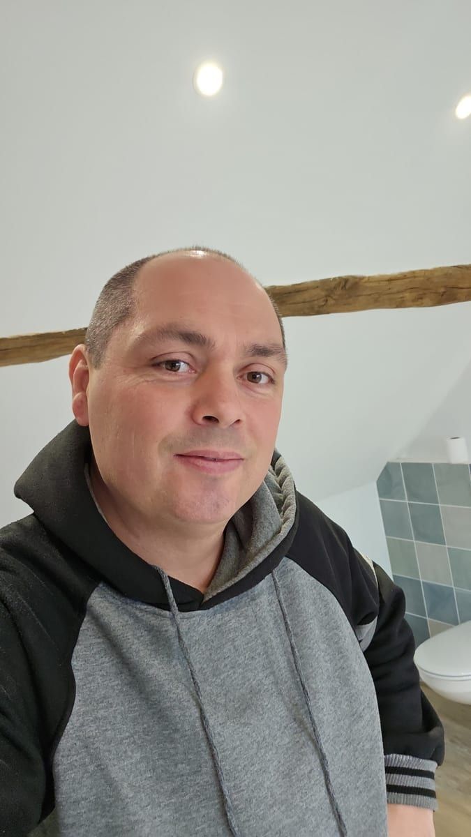 Hamid - Cruising gay à Yvoir Profil de Hamid, 35 ans, Cruising gay à Yvoir (Namur)