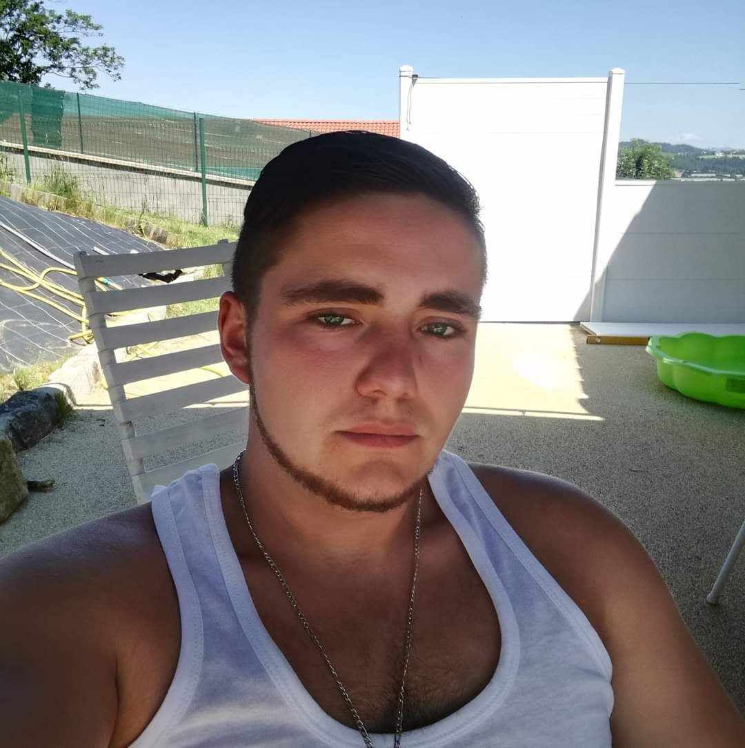 Ermin - Cruising gay à Chimay Profil de Ermin, 32 ans, Cruising gay à Chimay (Hainaut)
