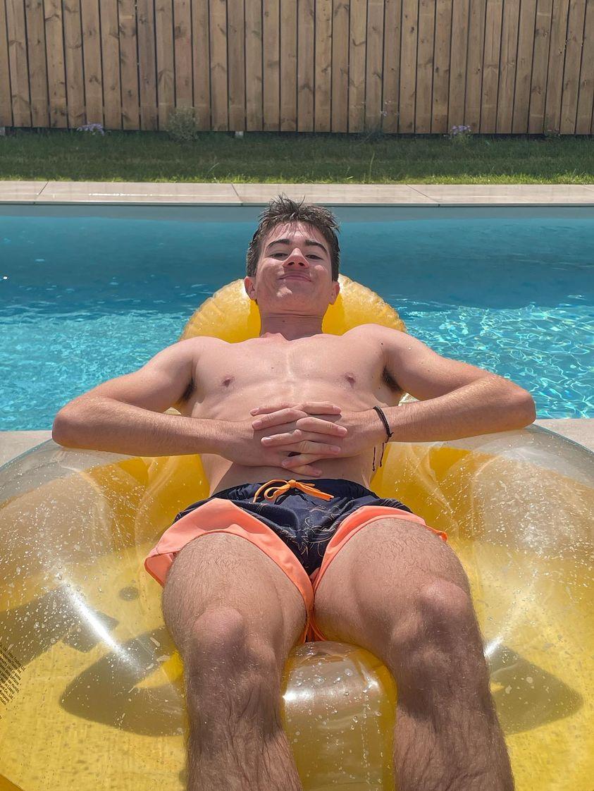 Rodin - Cruising gay à Mettet Profil de Rodin, 26 ans, Cruising gay à Mettet (Namur)