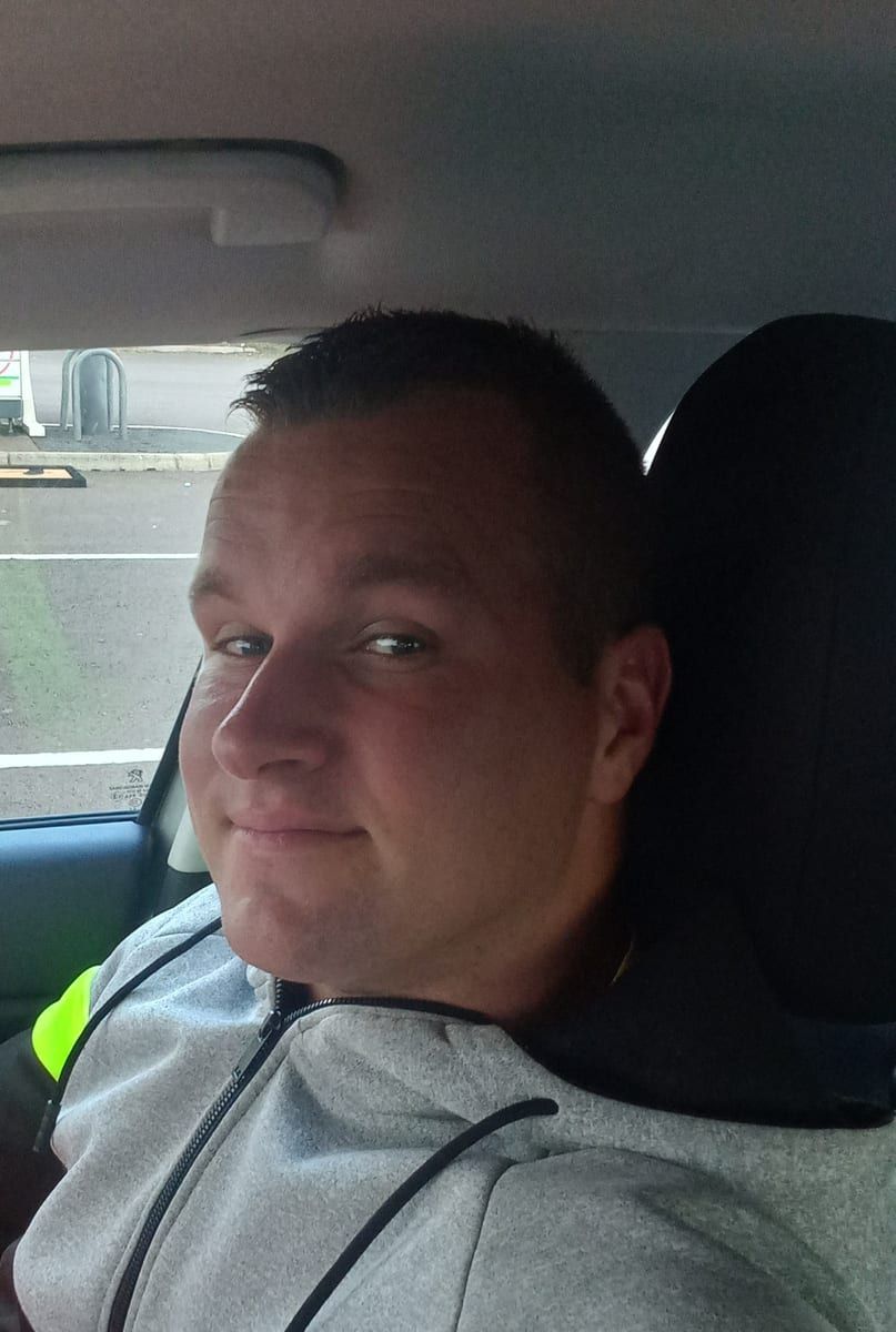 Profil de Srdan, 25 ans, Cruising gay à Grez-Doiceau (Brabant wallon)