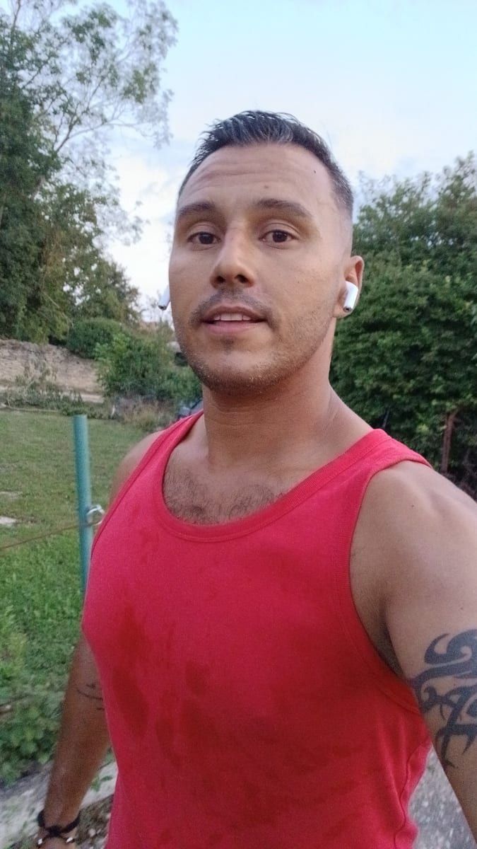 Boubakari - Cruising gay à Waimes Profil de Boubakari, 24 ans, Cruising gay à Waimes (Liège)