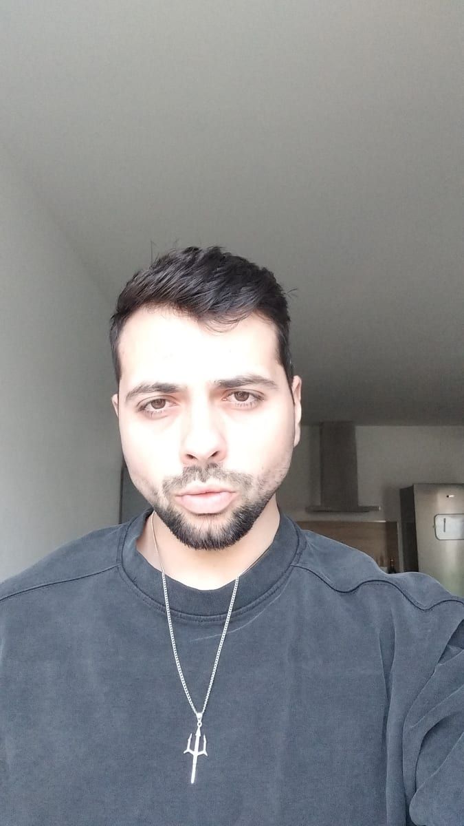 Beyhan - Cruising gay à Incourt Profil de Beyhan, 24 ans, Cruising gay à Incourt (Brabant wallon)