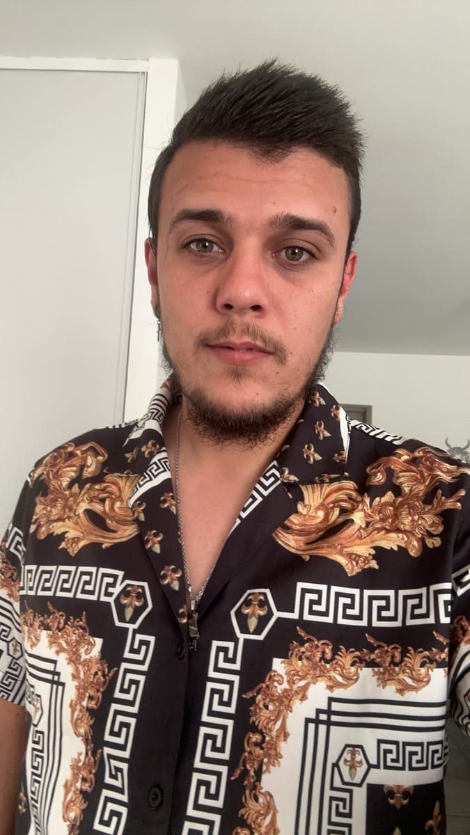 Profil de Constantino, 23 ans, Cruising gay à Grez-Doiceau (Brabant wallon)