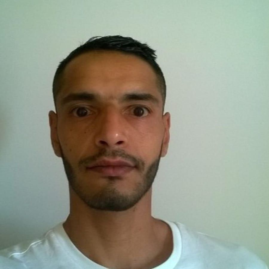 Djuliann - Cruising gay à Remicourt Profil de Djuliann, 38 ans, Cruising gay à Remicourt (Liège)