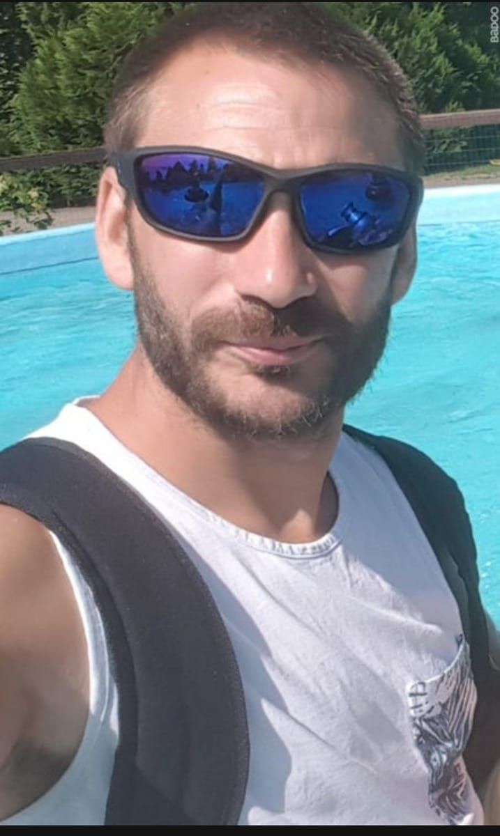 Djilali - Cruising gay à Flémalle Profil de Djilali, 24 ans, Cruising gay à Flémalle (Liège)