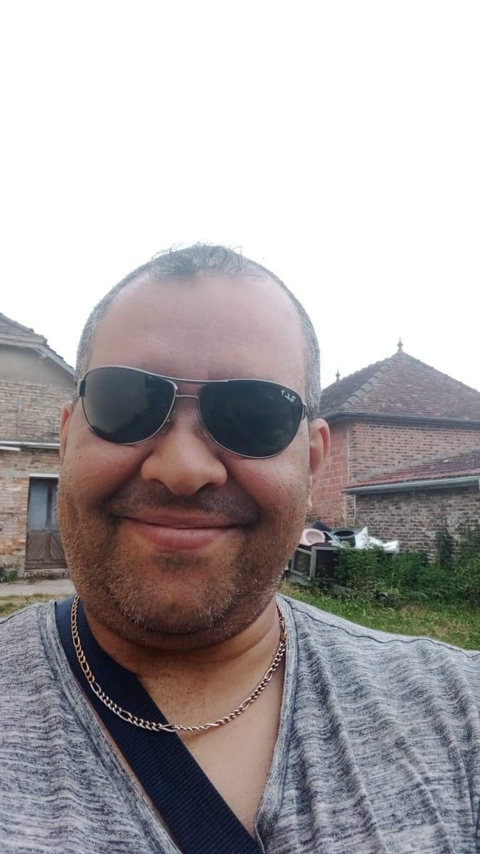 Pacôme - Cruising gay à Sombreffe Profil de Pacôme, 39 ans, Cruising gay à Sombreffe (Namur)
