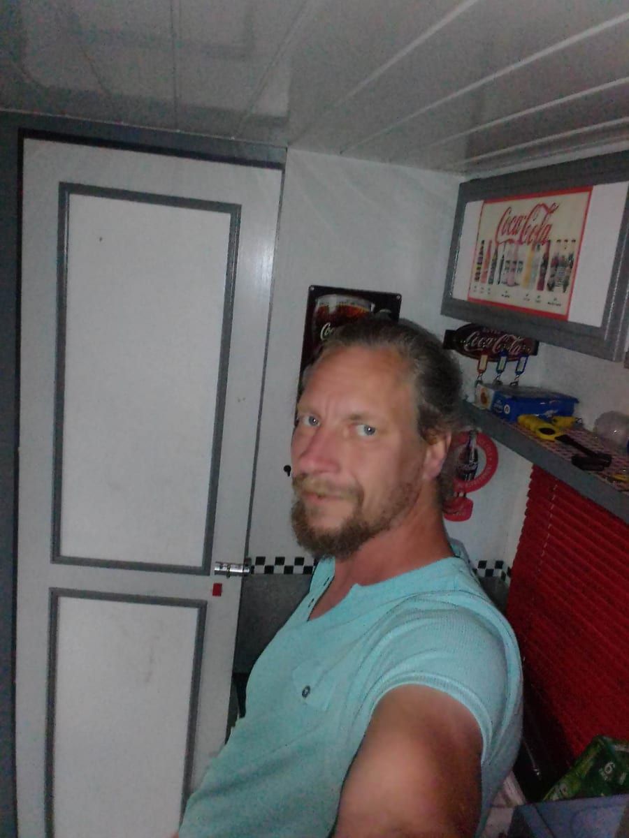 Profil de Feruccio, 40 ans, Cruising gay à Braine-le-Château (Brabant wallon)