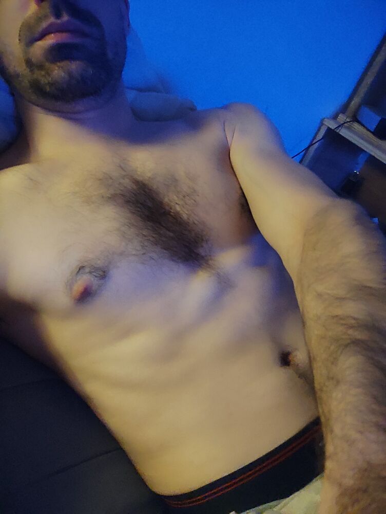 Profil de Omar, 23 ans, Cruising gay à Oreye (Liège)