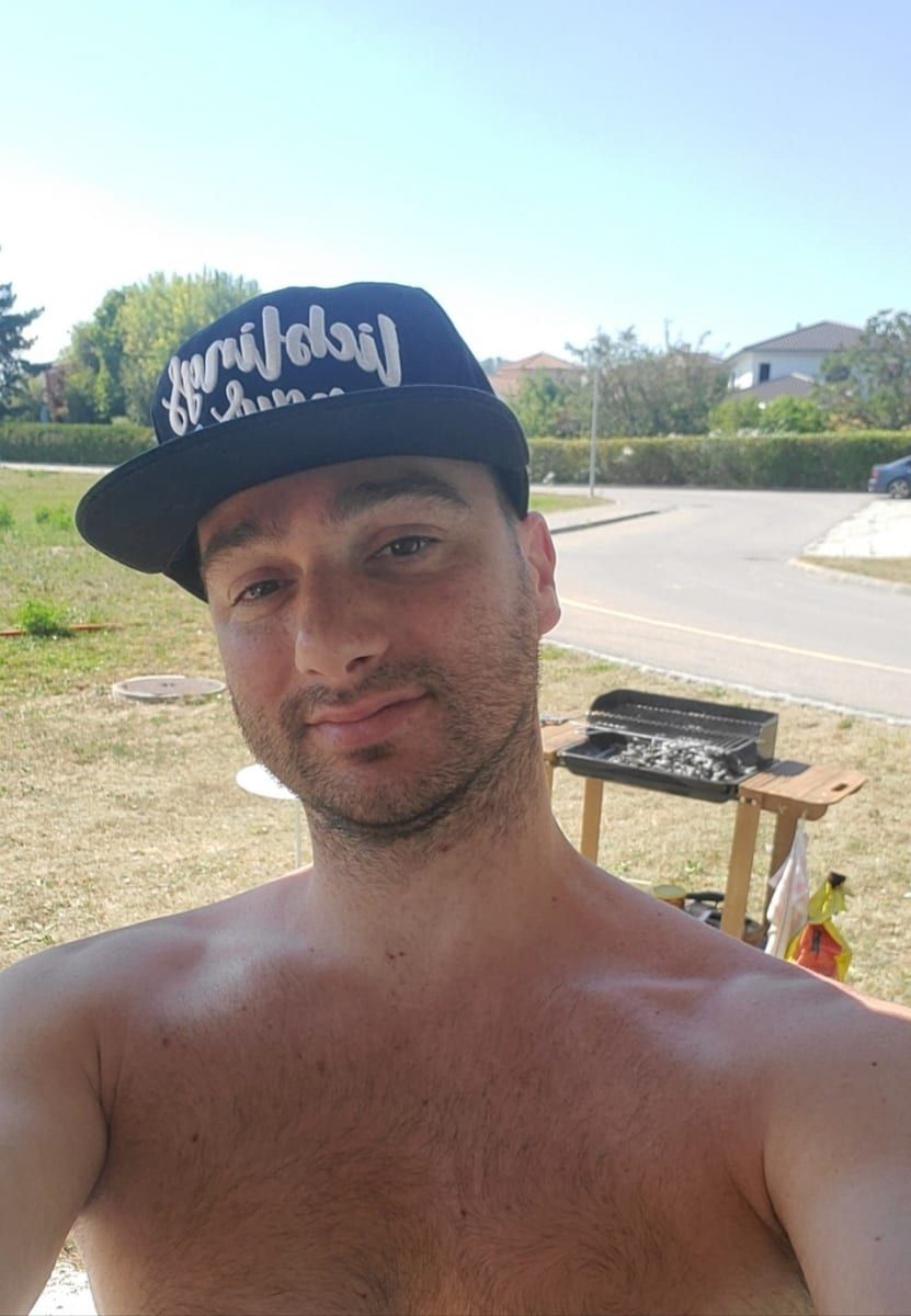 Abdelouaheb - Cruising gay à Somme-Leuze Profil de Abdelouaheb, 24 ans, Cruising gay à Somme-Leuze (Namur)