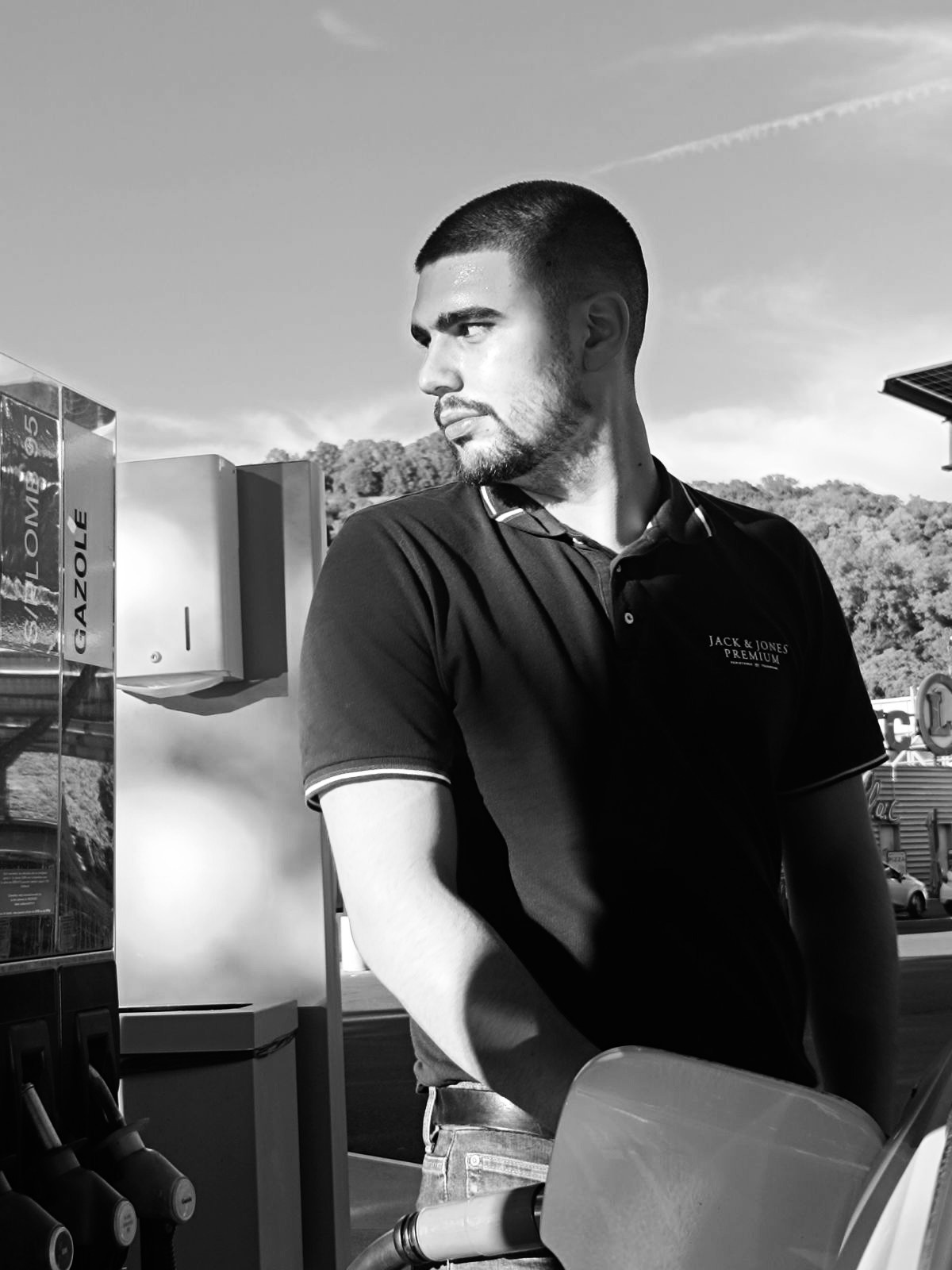 Dyclan - Cruising gay à Rendeux Profil de Dyclan, 32 ans, Cruising gay à Rendeux (Luxembourg)