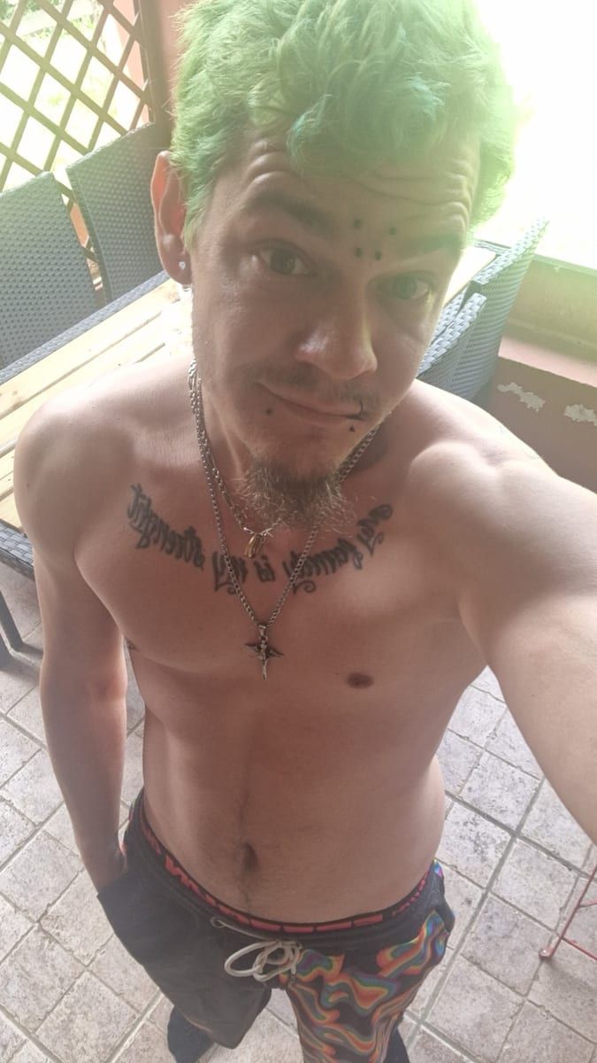 Saül - Cruising gay à Flémalle Profil de Saül, 30 ans, Cruising gay à Flémalle (Liège)