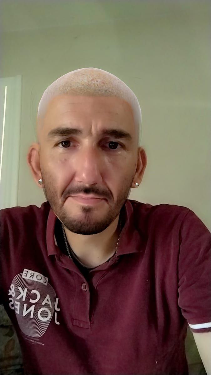 Profil de Davide, 24 ans, Cruising gay à Hélécine (Brabant wallon)
