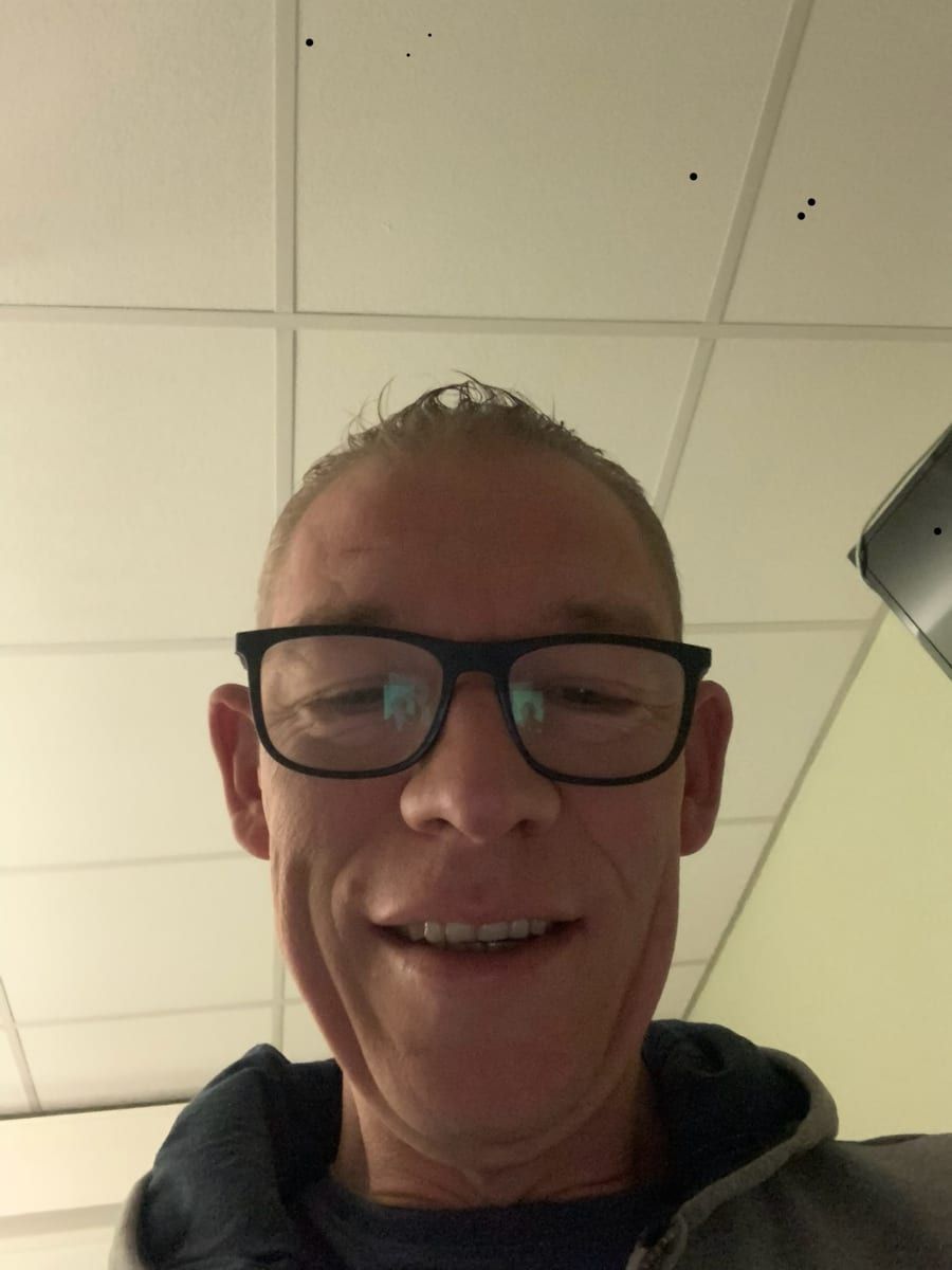 Floris - Cruising gay à Anderlues Profil de Floris, 27 ans, Cruising gay à Anderlues (Hainaut)